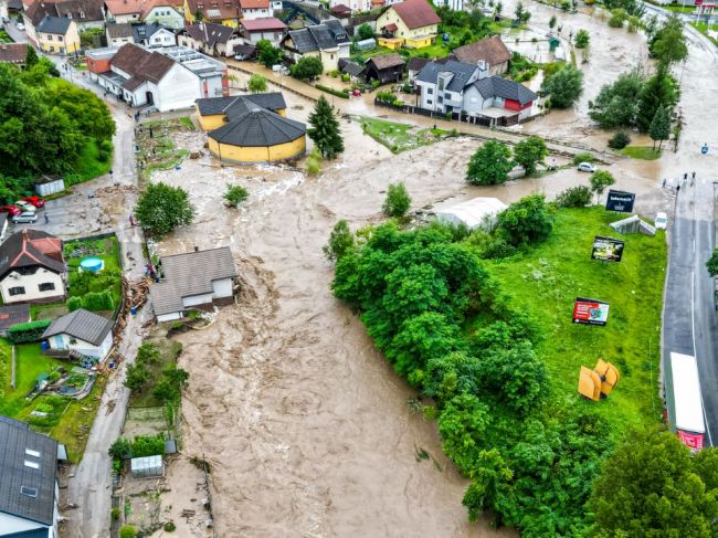 Slovinsko v piatok postihli prudké lejaky a obrovské záplavy, zahynuli 3 ľudia