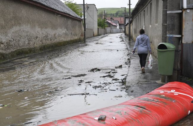 SHMÚ vydal výstrahy pred búrkami, v týchto lokalitách hrozia povodne