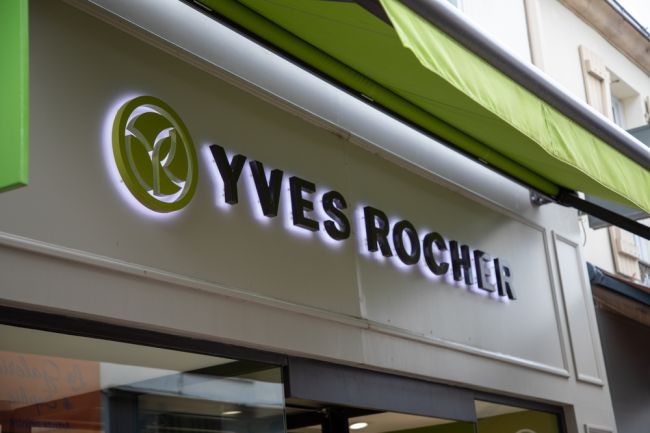 Kozmetická firma Yves Rocher zatvorí obchody v troch krajinách