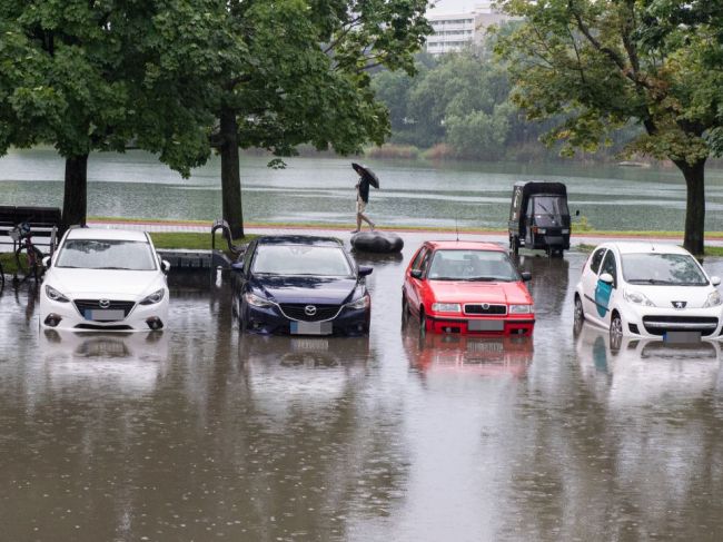 Pri vzniku povodne treba pomáhať starým, bezvládnym a deťom bez dozoru