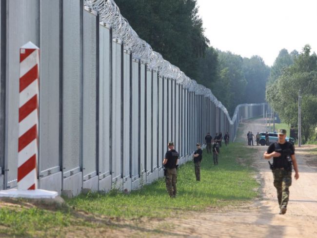 Poľskí pohraničníci žiadajú vyslanie ďalších vojakov na hranice s Bieloruskom