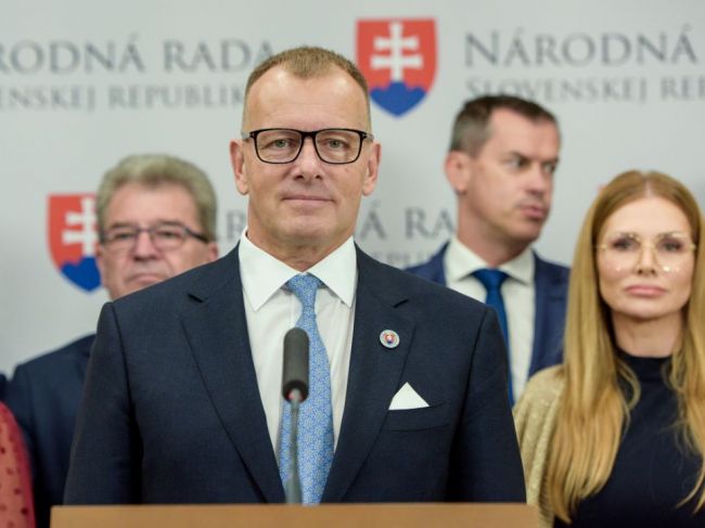 Banky odmietli stretnutie s Kollárom, Sme rodina chce presadiť pomoc dlžníkom aj bez nich