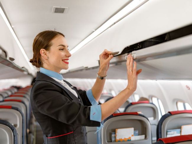 Bývalá letuška odhalila tajnú skrýšu v lietadle. Toto nájdete za zrkadlom na toalete