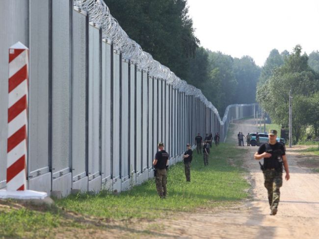 Poľsko rozmiestni v blízkosti hraníc s Bieloruskom 10.000 vojakov