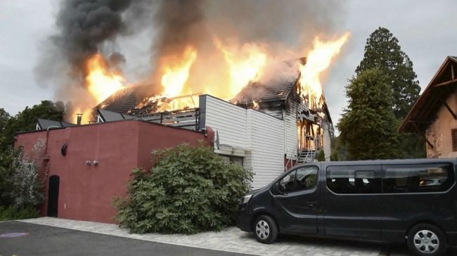 Rekreačný dom, v ktorom pri požiari zomrelo 11 ľudí, nespĺňal normy