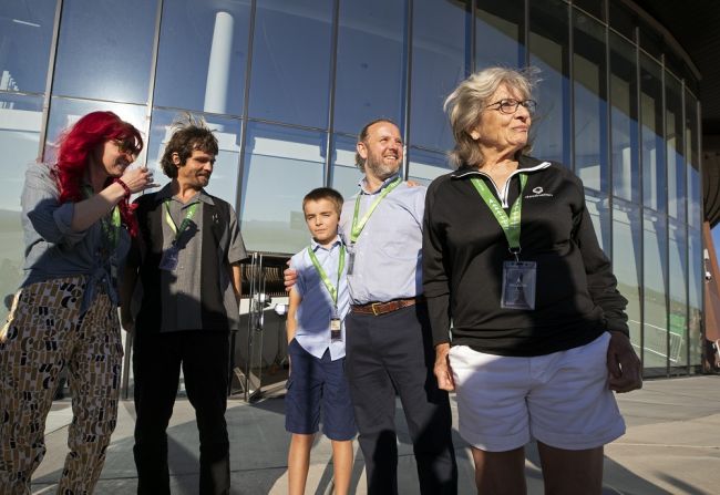 Firma Virgin Galactic vyniesla do vesmíru prvýkrát civilných pasažierov