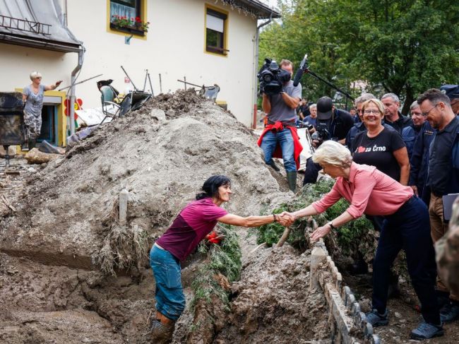 Slovensko vyslalo pomoc do Slovinska, štyri rýpadlá majú nasadiť už v piatok