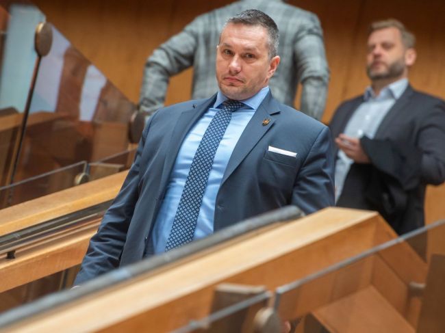 SaS: Aláč musí byť odvolaný z funkcie šéfa SIS