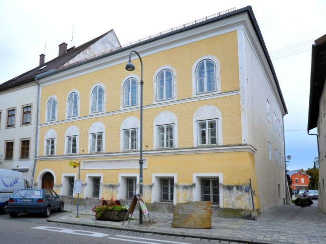 Rodný dom Hitlera prerobia na policajnú stanicu 