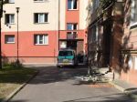 Opitý vodič narazil do bytového domu, nafúkal skoro štyri promile
