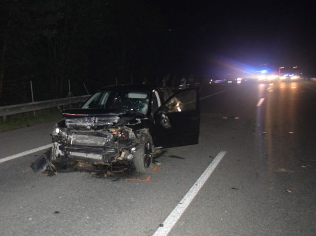 22-ročného chodca na ceste zachytilo auto, zraneniam podľahol