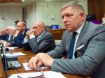 Smer navrhuje pomalé znižovanie deficitu, ktoré neohrozí občanov