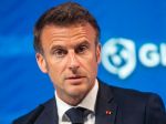 Macron zvažuje usporiadanie referend na prekonanie patovej situácie