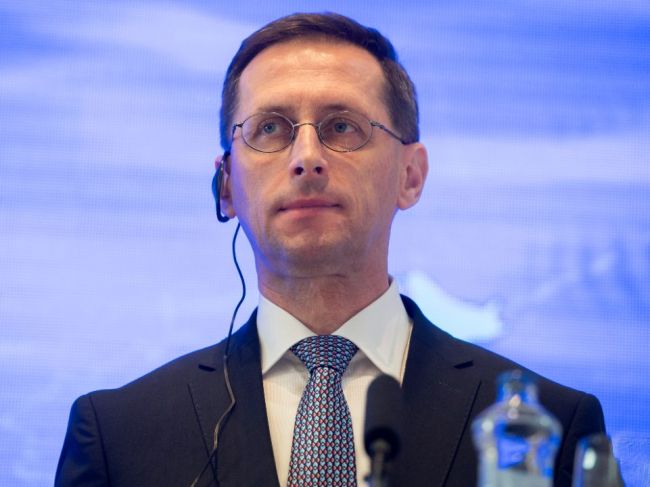 Hovoriť o zavedení eura v Maďarsku je zatiaľ predčasné, vyhlásil maďarský minister