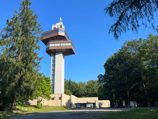 Vyhliadkovú vežu na Dukle navštívi denne 300 až 500 turistov