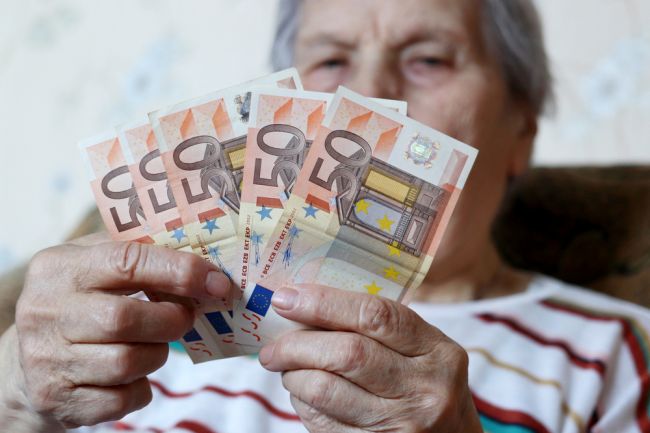Sociálna poisťovňa upozorňuje dôchodcov na zmenu vo vyplácaní dôchodkov