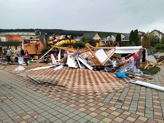 Obrovské škody na kúpalisku v Podhájskej mohlo spôsobiť tornádo