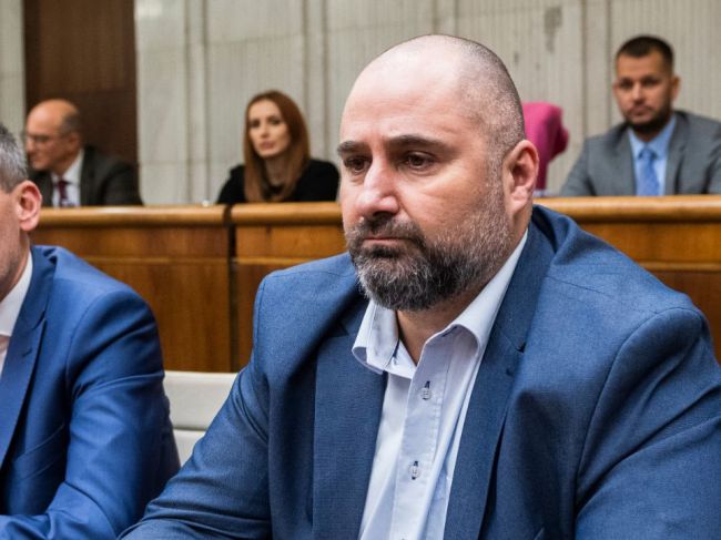 NAKA bude vyšetrovať falšovanie kuracieho mäsa, Linhart podal trestné oznámenie