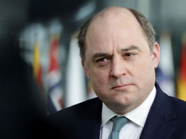 Wallace je zodpovedný za zamorenie ukrajinskej pôdy, reaguje Rusko na odstúpenie britského ministra