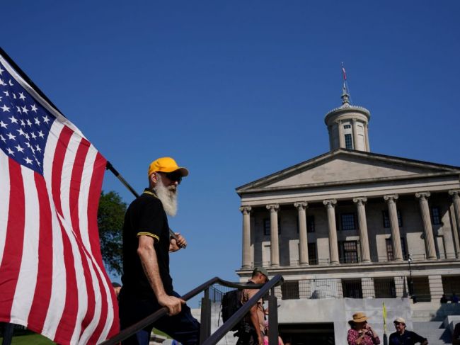 Vodca Proud Boys dostal 15 rokov väzenia za rolu pri útoku davu na Kongres