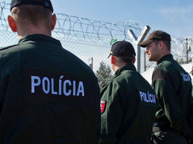 Polícia aktivuje všetky sily a prostriedky pri zvládaní náporu migrantov