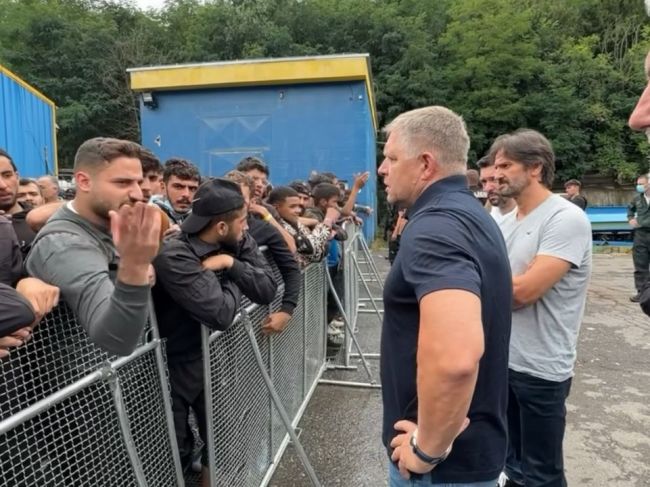 Video: Smer navštívil Veľký Krtíš, Fico chce pre migráciu mimoriadnu schôdzu parlamentu