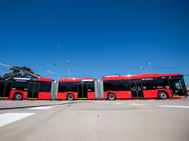 Dopravný podnik Bratislava privítal prvý rekordný trojčlánkový megatrolejbus