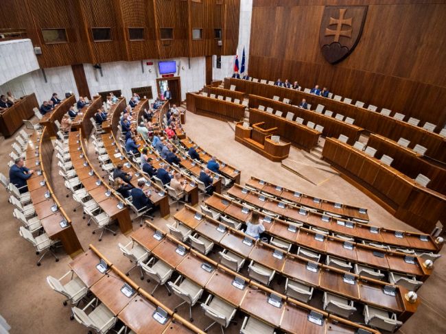 Zo súboja o kreslo v parlamente vypadlo zatiaľ 67 kandidátov