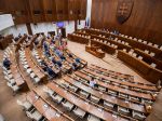 Zo súboja o kreslo v parlamente vypadlo zatiaľ 67 kandidátov