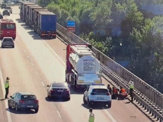 V Bratislave došlo k nehode, polícia odkláňa dopravu