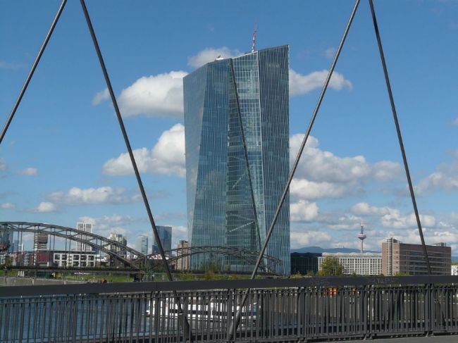 Kažimír: ECB by mala ešte raz zvýšiť sadzby, najlepšie už v septembri