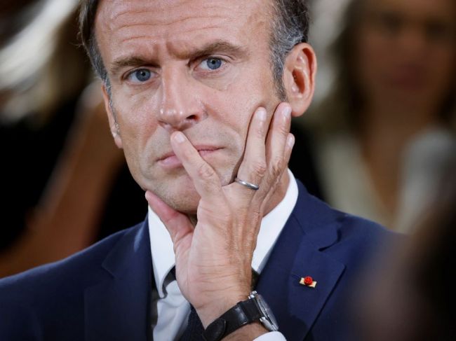 Macron: Na parížskej olympiáde nesmie byť v čase vojny ruská vlajka