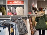 Až 70 % Slovákov priznáva, že míňa peniaze aj na zbytočnosti