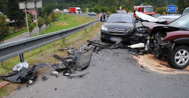 Vážna nehoda troch áut: Na miesto vyslali vrtuľník