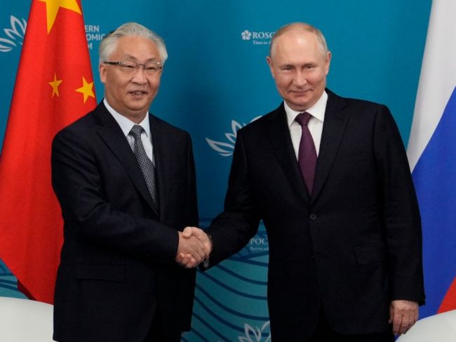 Skupina G7 vyzvala Čínu, aby zatlačila na Rusko v otázke Ukrajiny