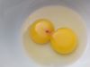 Hnedé a červené škvrny vo vajciach: Čo sú a možno ich pri varení prehliadať?
