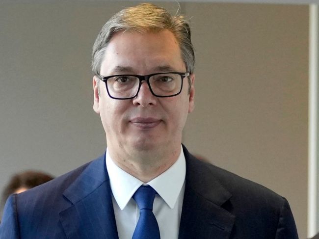 Vučič zosmiešnil Milanovičovu výzvu členom OSN, aby uznali Kosovo