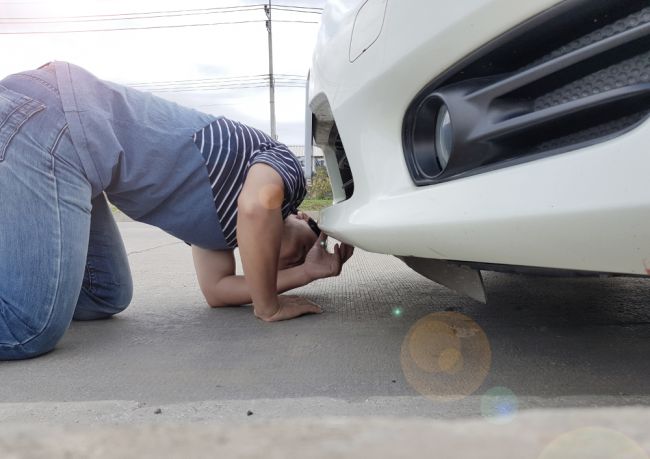 Počujete zvláštne klepanie v aute? Automechanik varuje, že to môže byť vážne