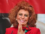Sophia Lorenová utrpela pri páde niekoľko zlomením. Legenda sa teraz zotavuje po operácii