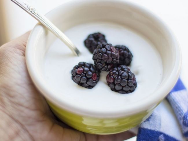 Jogurt pomáha proti nepríjemnému dychu po jedení cesnaku
