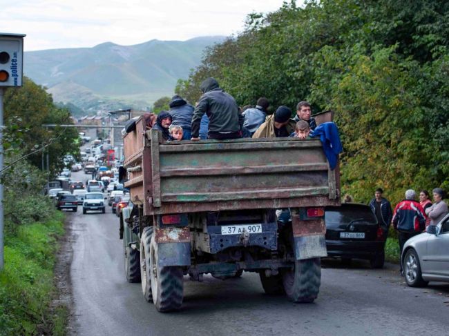 Z Karabachu ušlo už viac než 42.000 ľudí