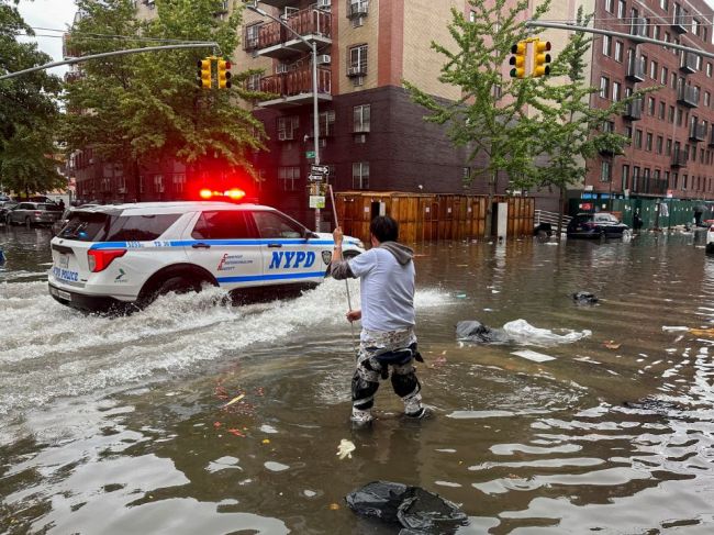 Záplavy paralyzovali dopravu v New Yorku