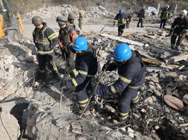 Ukrajina: Počet obetí štvrtkového útoku na obec Hroza vzrástol na 52