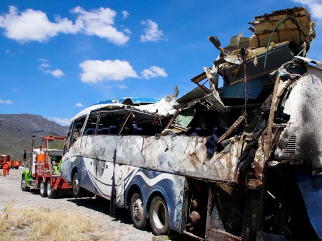 Pri nehode autobusu zahynulo 18 migrantov