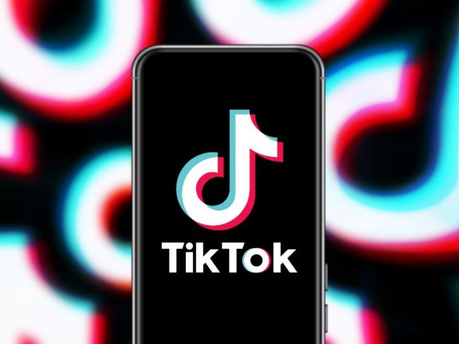 EÚ varuje TikTok pred šírením dezinformácií o útoku Hamasu na Izrael