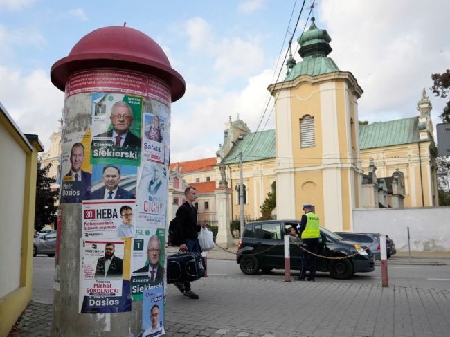 V Poľsku sa začalo hlasovanie vo voľbách do Sejmu a Senátu