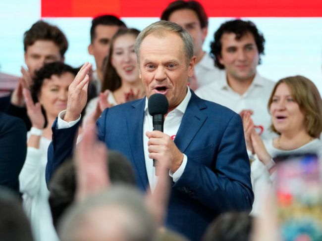 Tusk vyzval Dudu, aby sa rýchlo rozhodol, koho poverí zostavením vlády