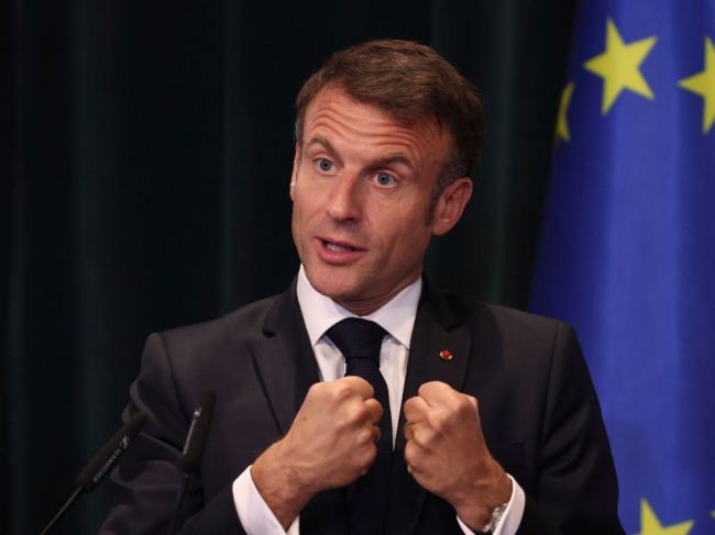 Macron: Pomoc Ukrajine bude pokračovať napriek konfliktu v Gaze