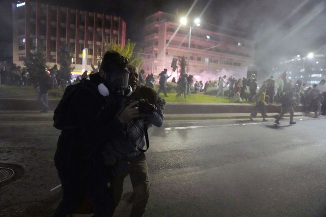 Tisíce protestovali v Aténach proti vojne medzi Izraelom a Hamasom