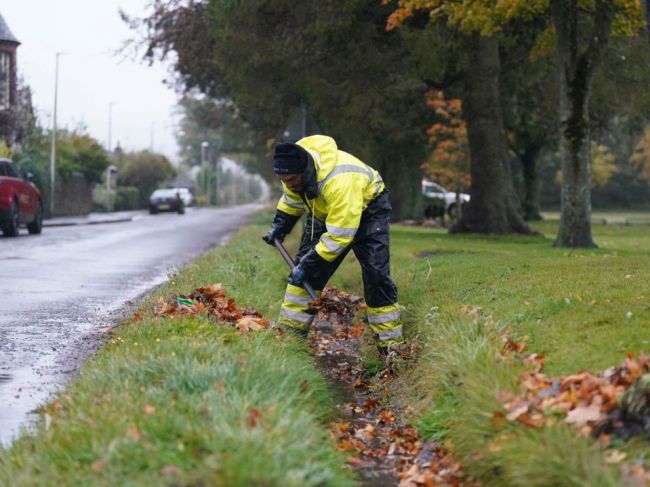 Časť Európy zasiahne víchrica, hrozia aj záplavy